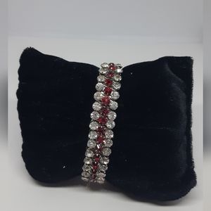 Beautiful Vintage "One Size Fits All" Rhinestone Bracelet